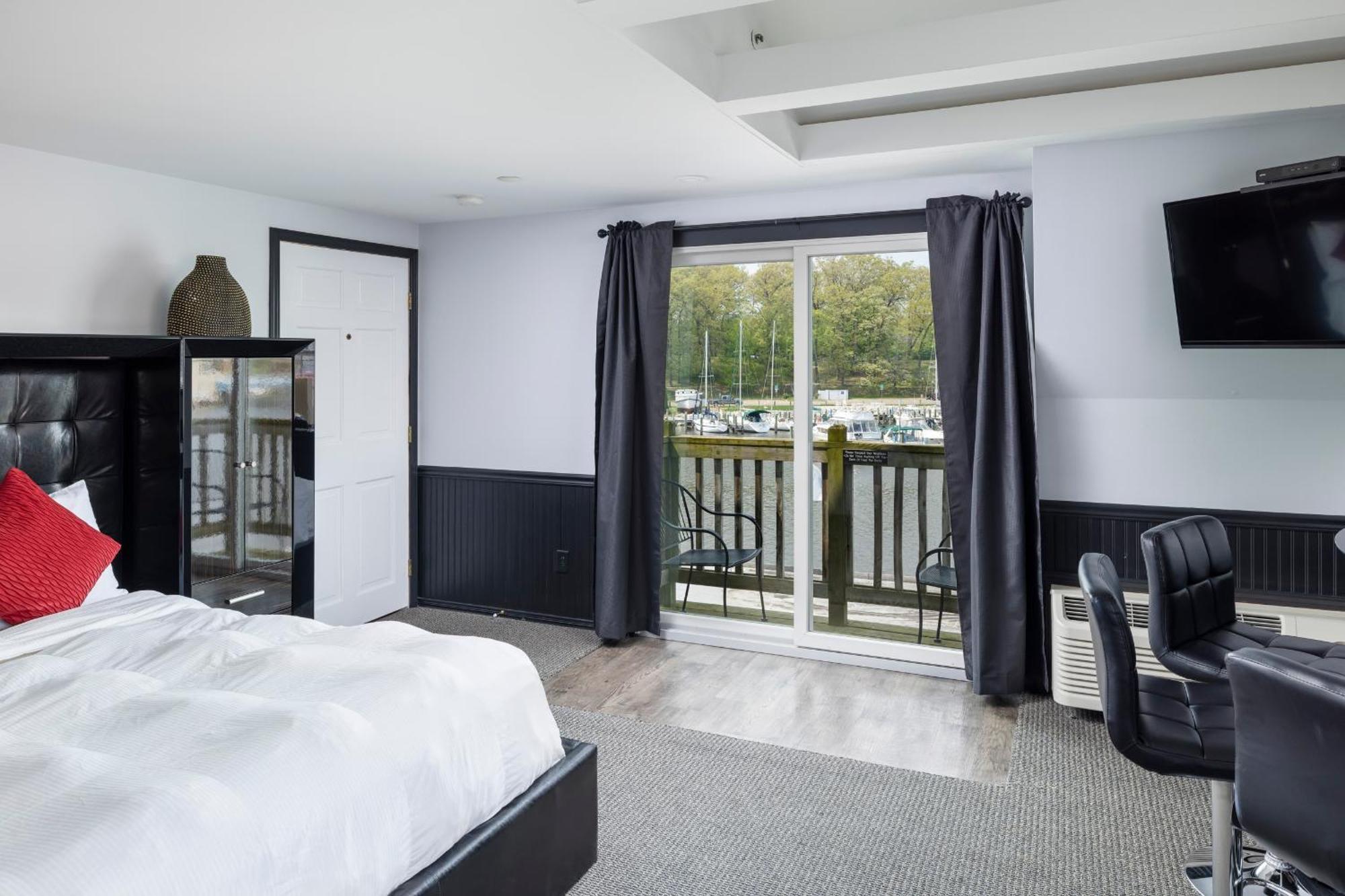 Old Harbor Inn South Haven Bagian luar foto